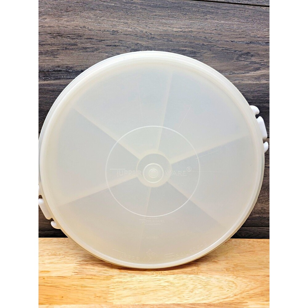 Tupperware Seal 22 Round Snack Container 2pc w/ Divided Tray Snap Lid 2.2 qt